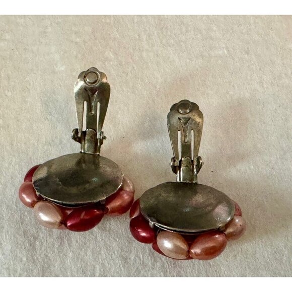 Vintage Hong Kong 1950's Maroon Pink Cluster Beaded Clip on Earrings - Picture 3 of 5